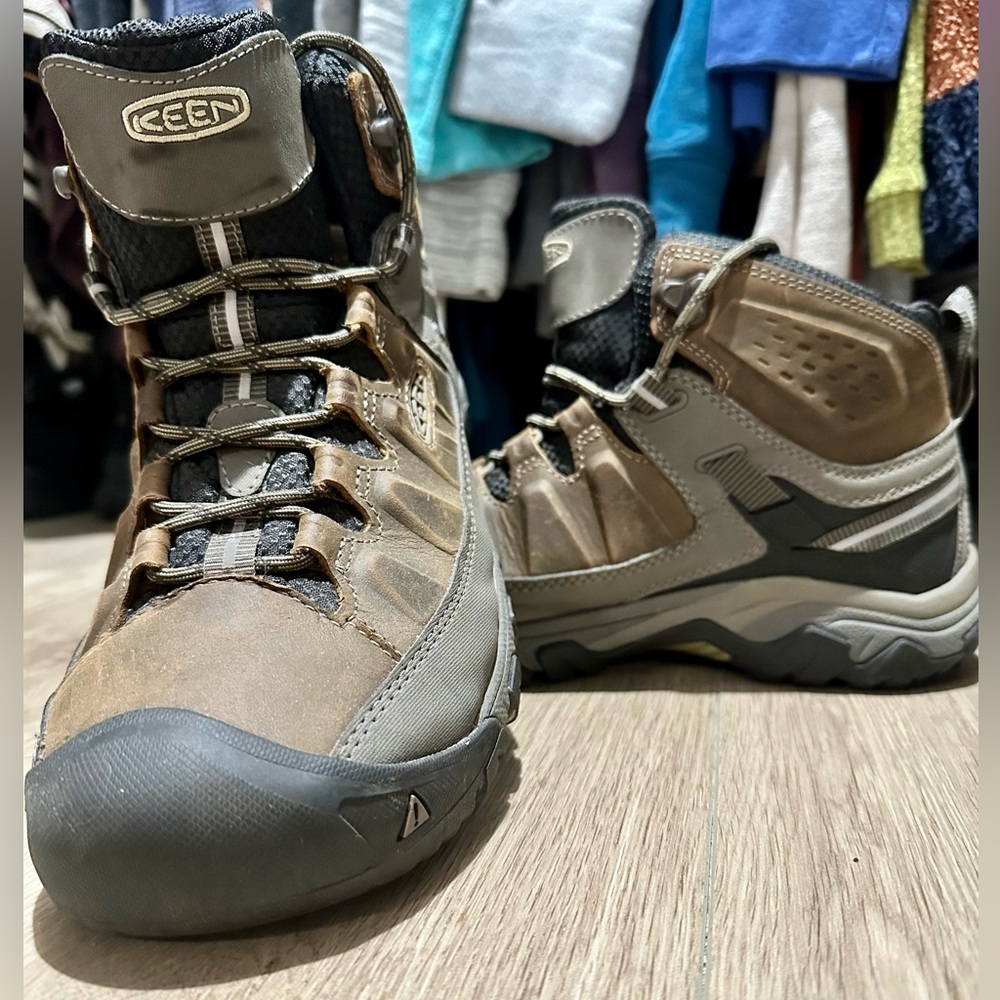 Keen boots